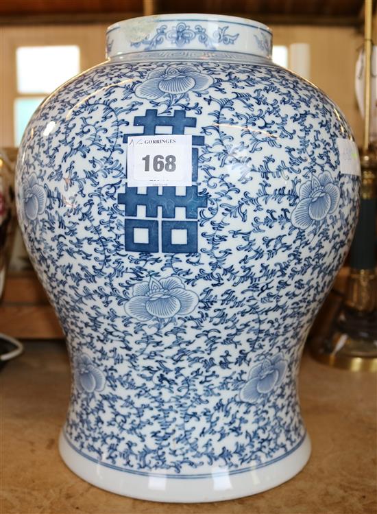Chinese blue and white vase(-)